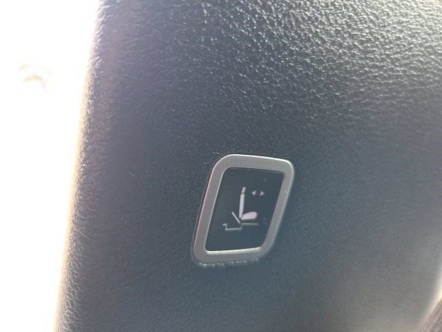 Used 2023 Chrysler Pacifica Touring-L FWD image 41