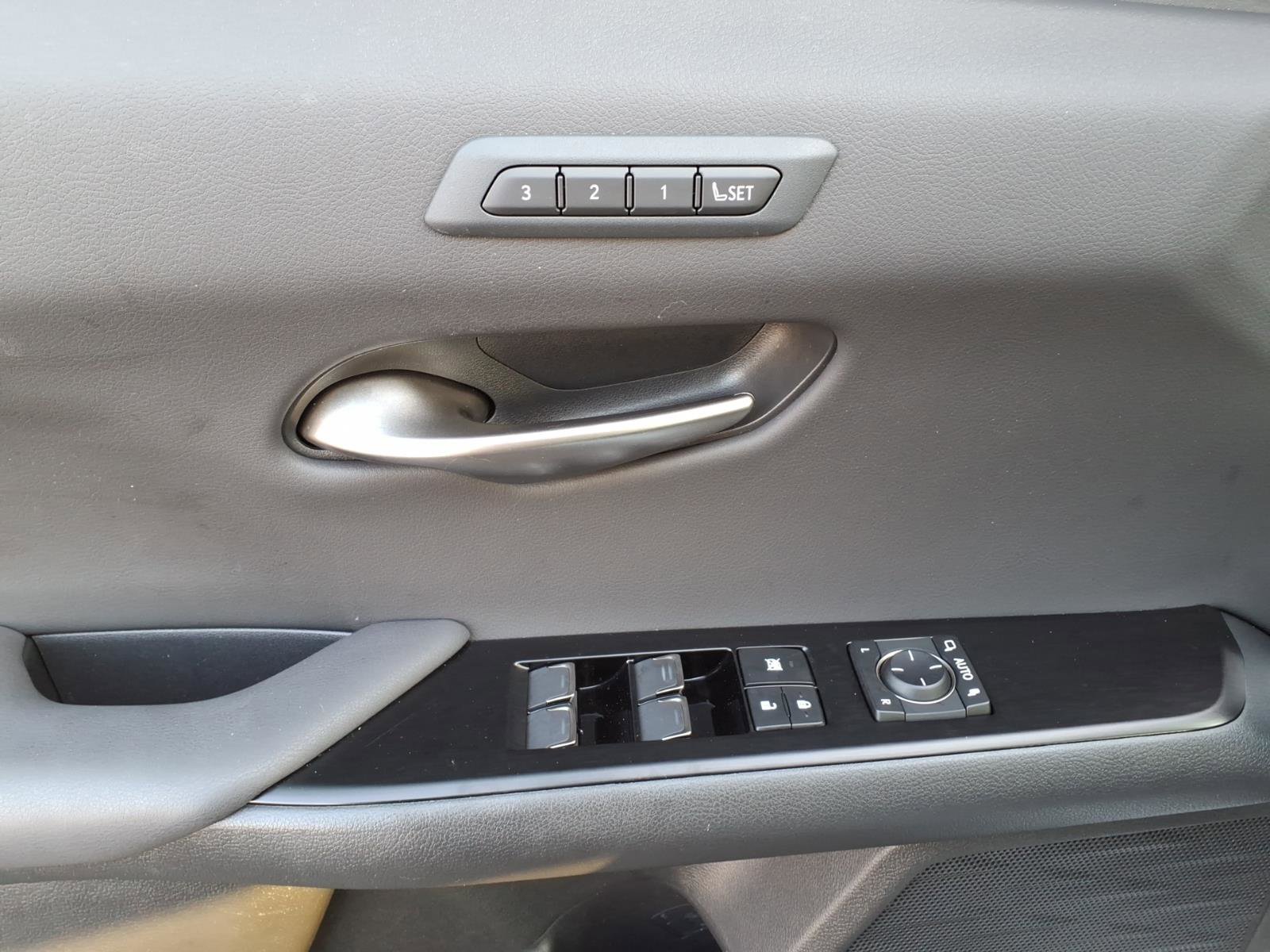 Used 2023 Lexus UX 250h F Sport image 11