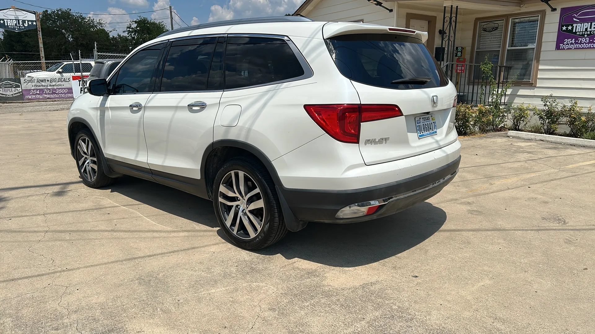 Used 2018 Honda Pilot Touring image 3
