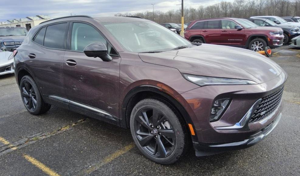 Used 2025 Buick Envision Sport Touring image 2