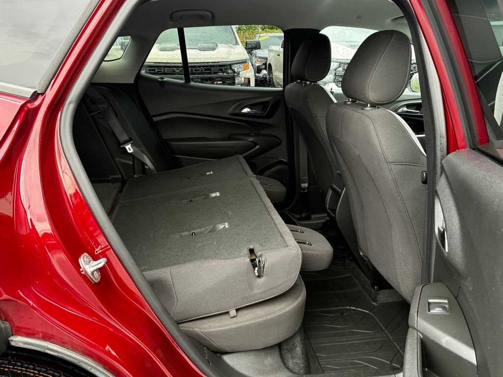 Used 2024 Chevrolet Trax LS w/ LS Convenience Package FWD image 29