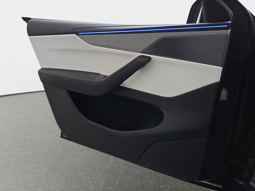 Used 2026 Tesla Model Y AWD image 25