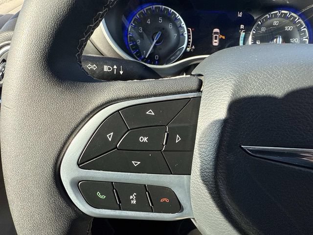 Used 2024 Chrysler Pacifica Touring-L FWD image 34