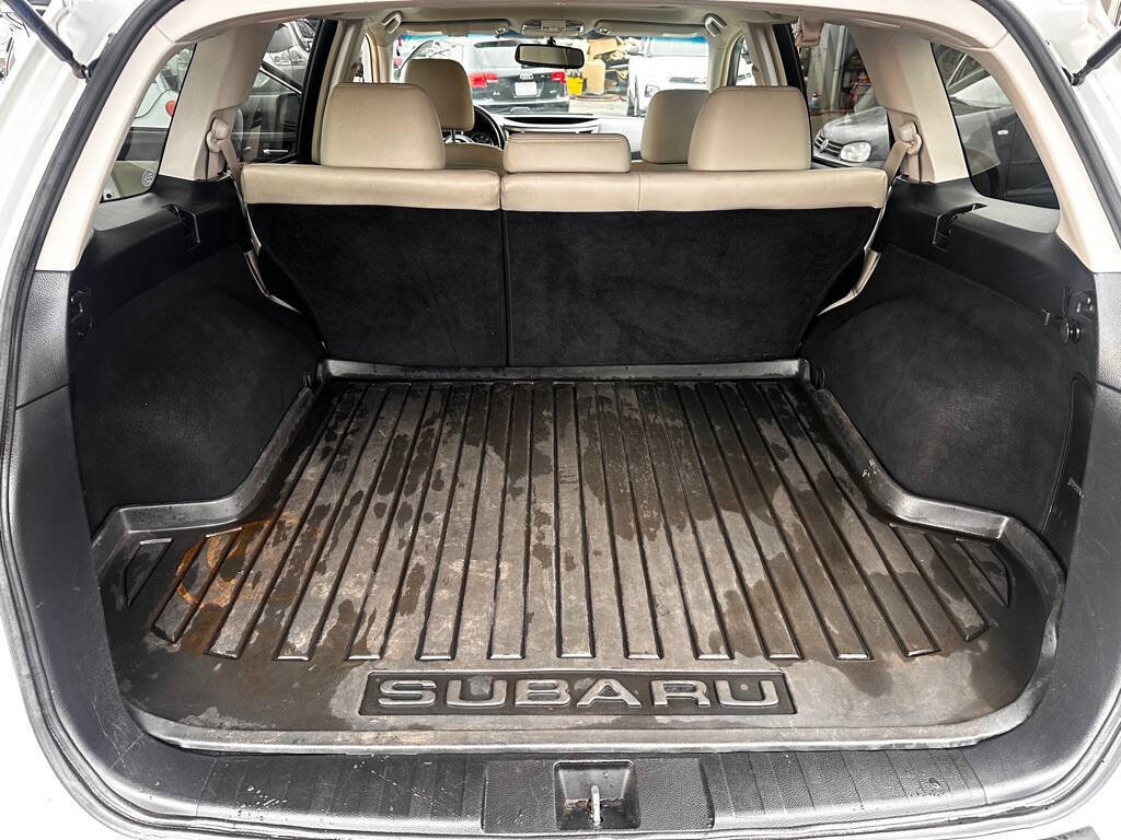 Used 2011 Subaru Outback 2.5i Limited w/ PWR Moonroof Pkg image 16