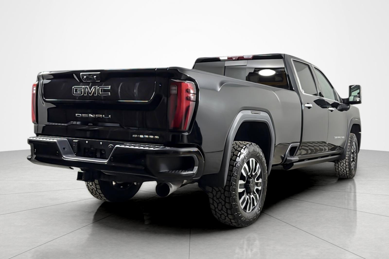 Used 2024 GMC Sierra 3500 Denali Ultimate AWD/4WD image 5