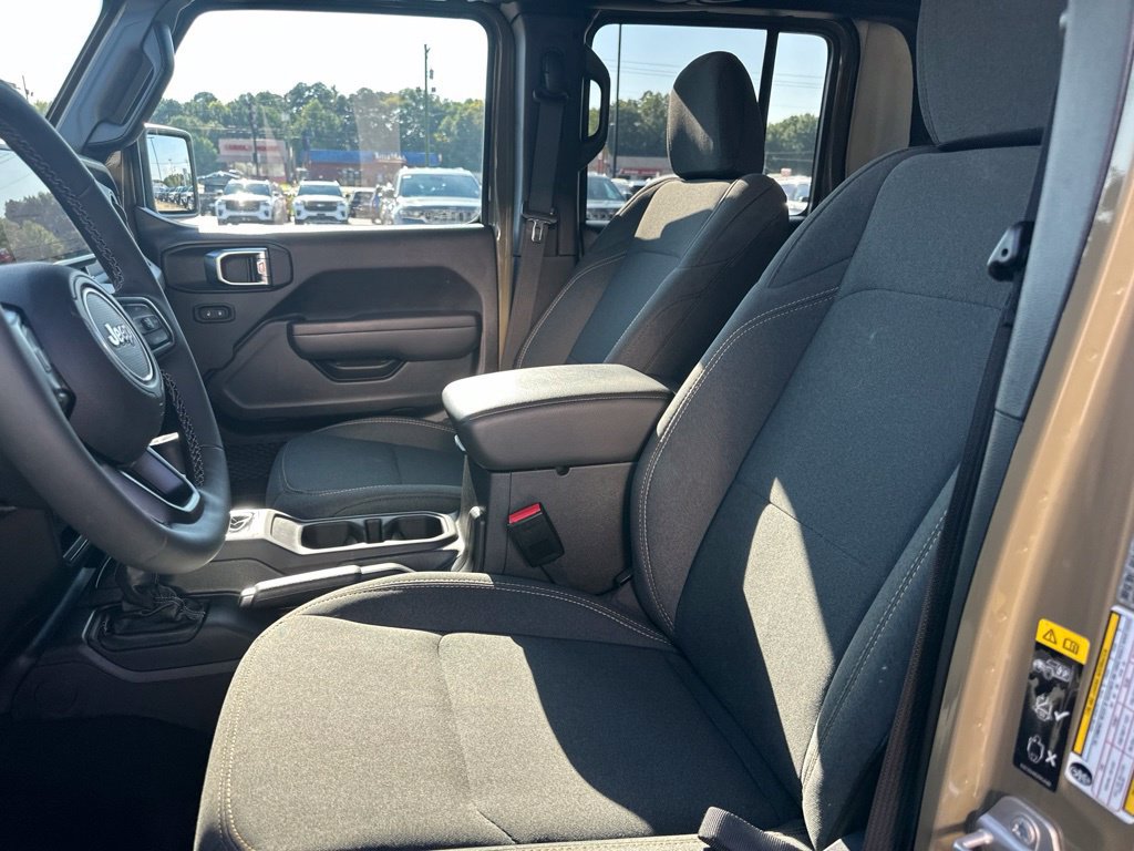 Used 2025 Jeep Gladiator Sport AWD/4WD image 10