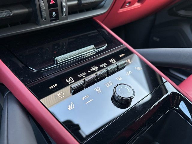 Certified 2026 Porsche Cayenne AWD/4WD image 20