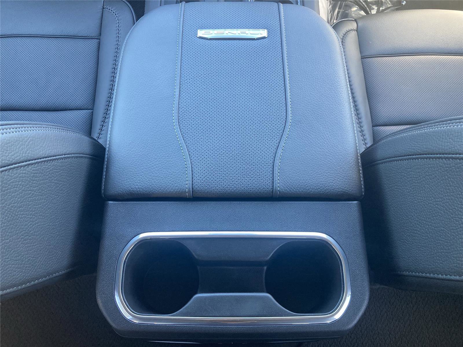 New 2026 GMC Sierra 2500 Denali w/ Denali Reserve Package image 15