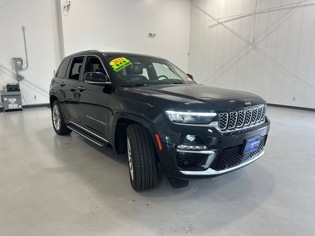 Used 2023 Jeep Grand Cherokee Summit AWD/4WD image 3