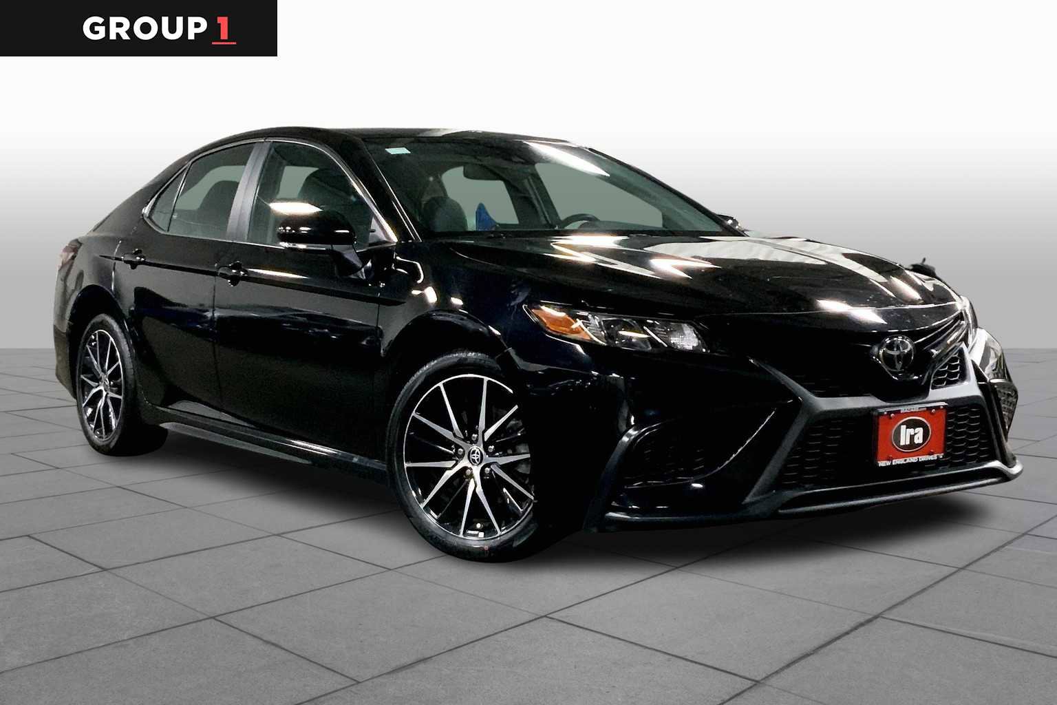 Used 2021 Toyota Camry SE w/ Cold Weather Package image 2