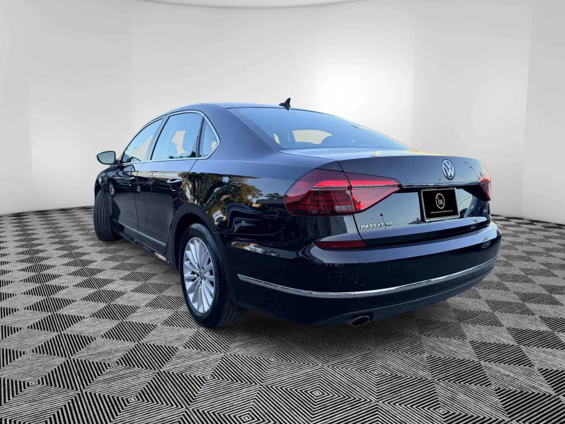 Used 2017 Volkswagen Passat 1.8T SE w/ SE Lighting Package image 8
