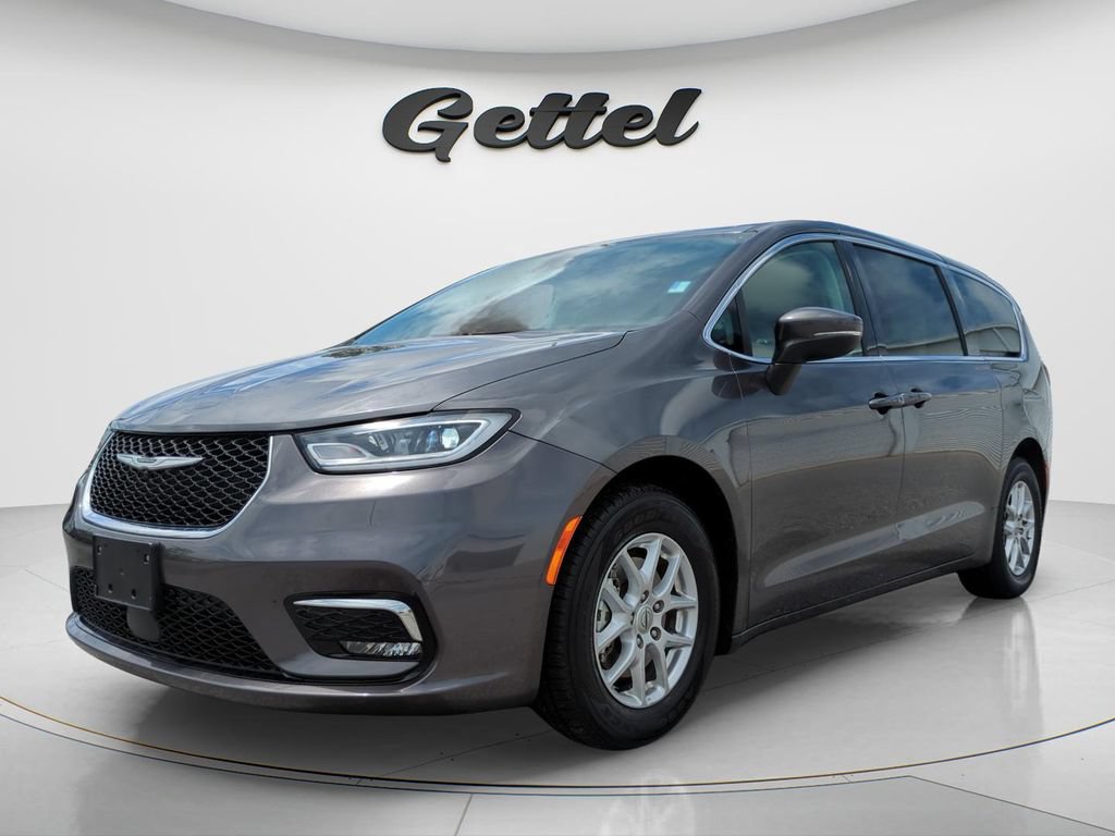 Used 2023 Chrysler Pacifica Touring-L FWD image 1