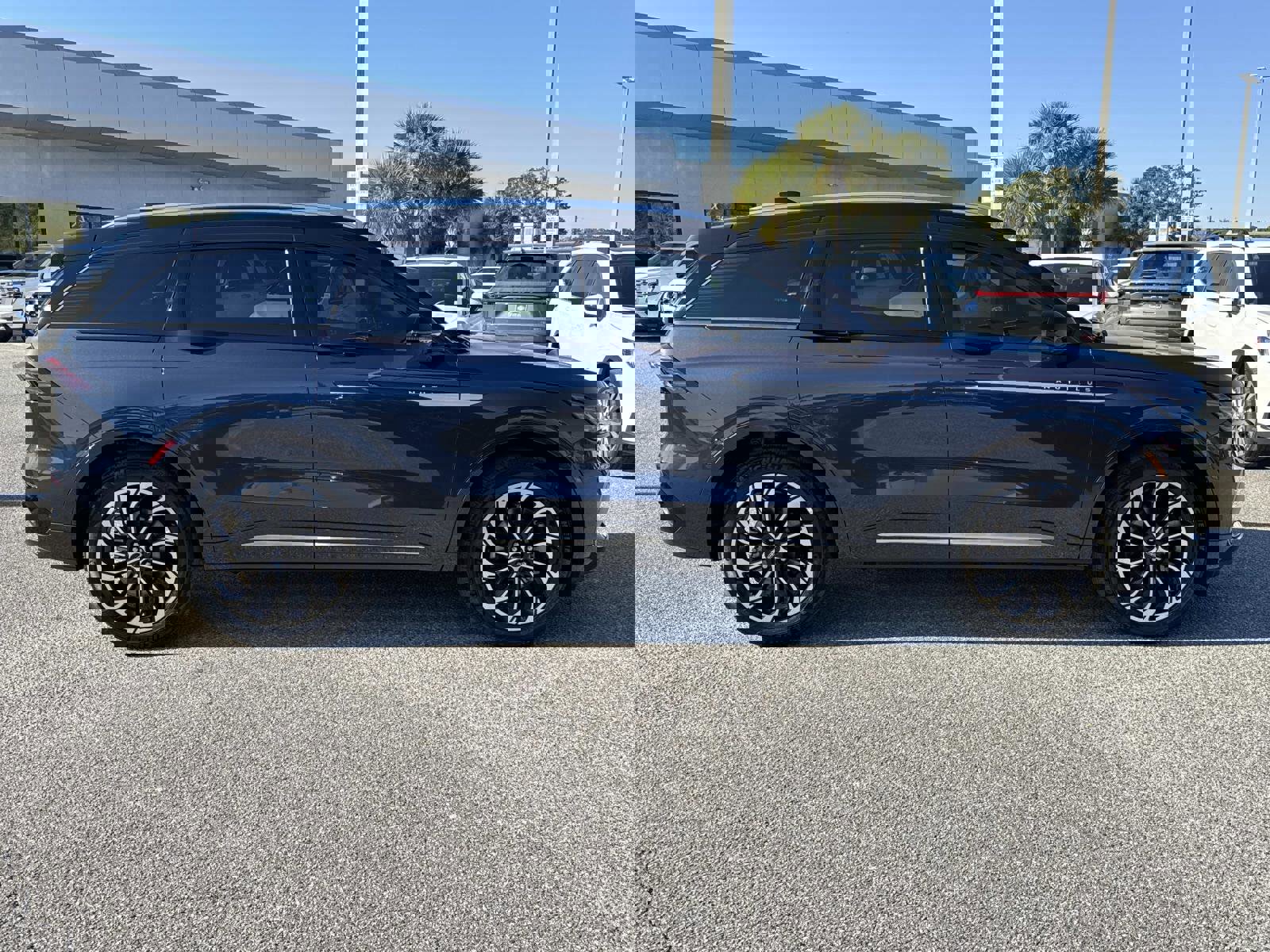 Used 2024 Lincoln Nautilus Reserve image 2