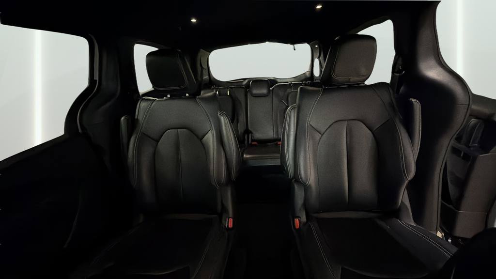Used 2024 Chrysler Pacifica Limited FWD image 24