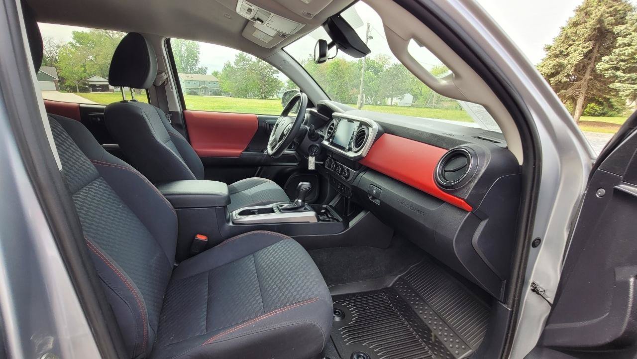 Used 2020 Toyota Tacoma SR5 AWD/4WD image 19