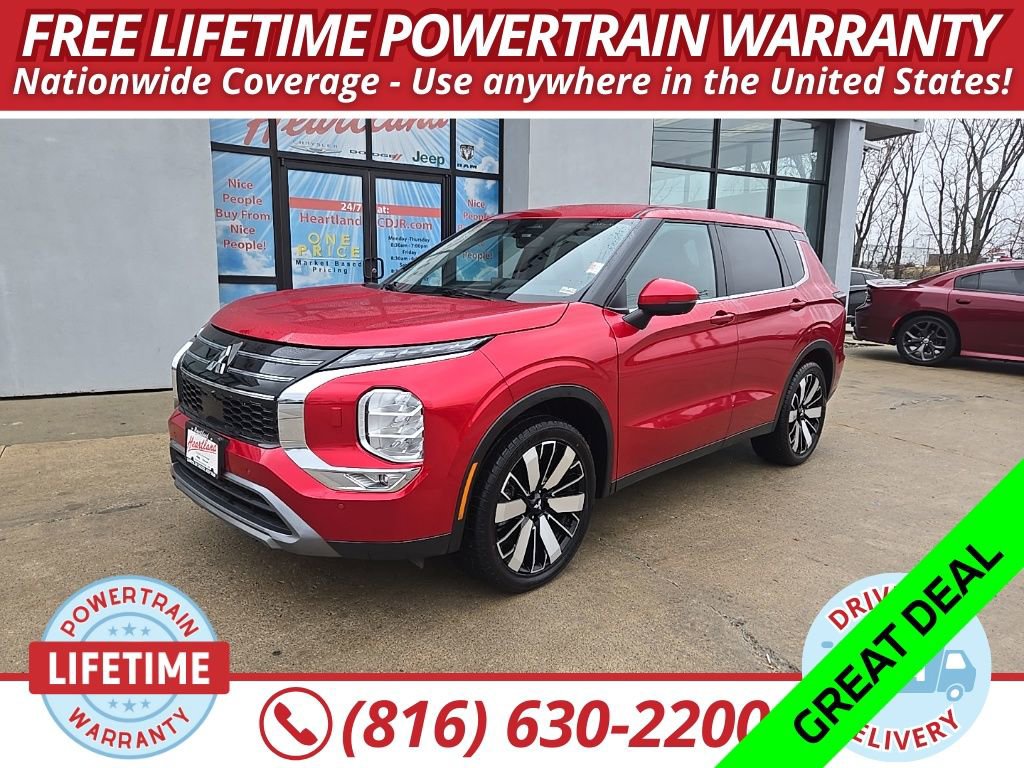 Used 2025 Mitsubishi Outlander SE image 1