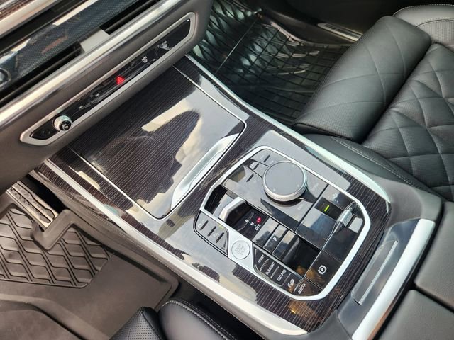 Used 2026 BMW X7 xDrive40i w/ M Sport Package image 19