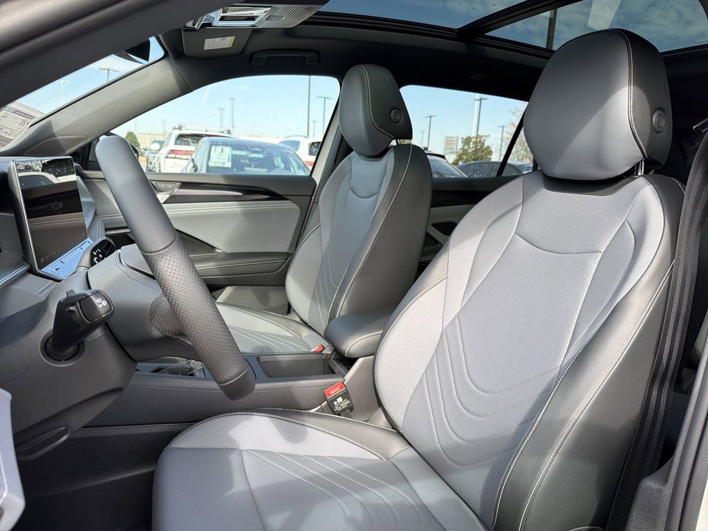 New 2026 Volkswagen Tiguan SE R-Line image 12