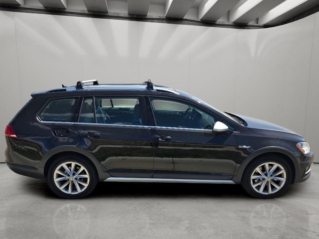 Used 2017 Volkswagen Golf Alltrack SE image 6