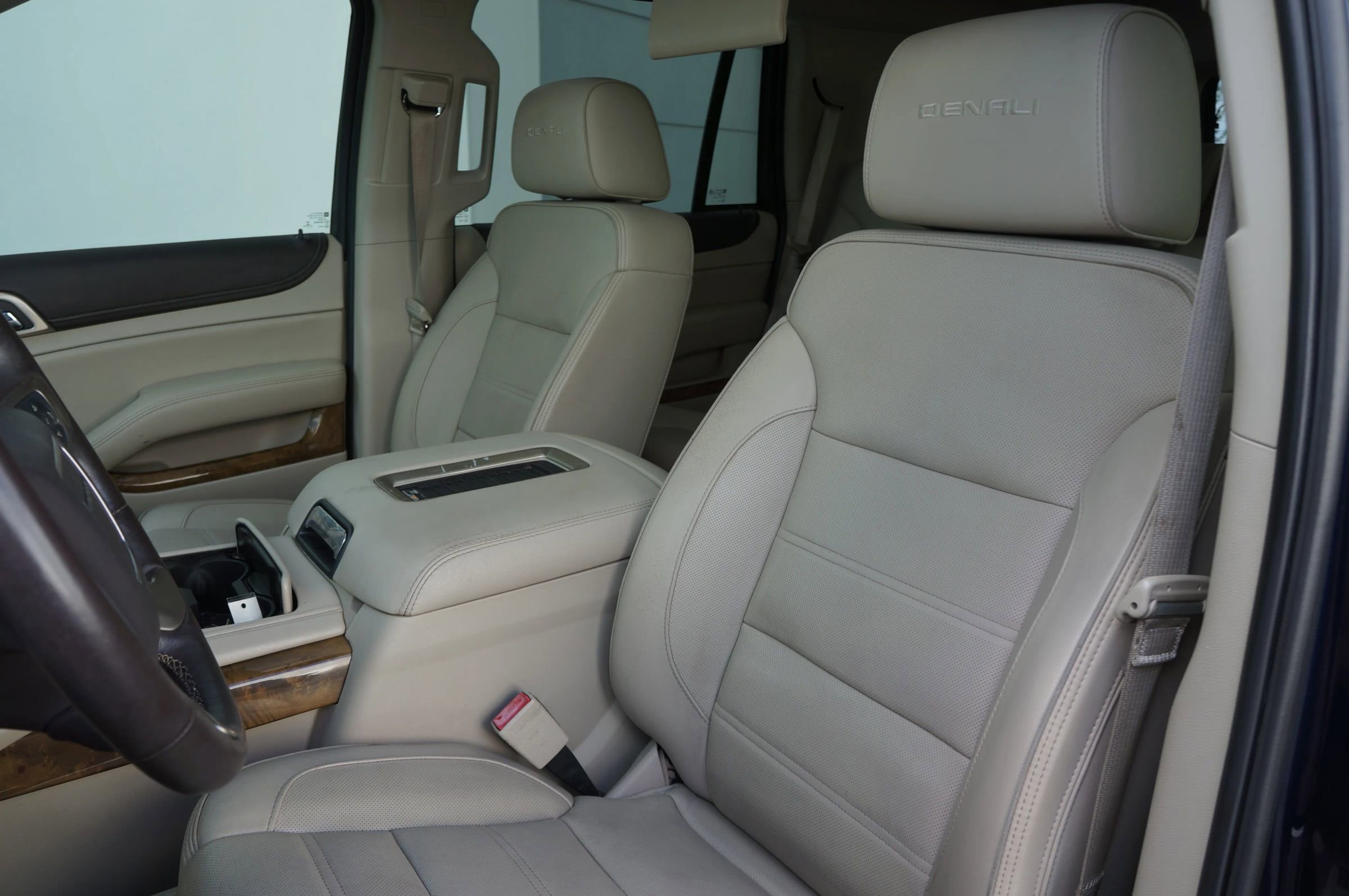 Used 2017 GMC Yukon Denali w/ Open Road Package image 28