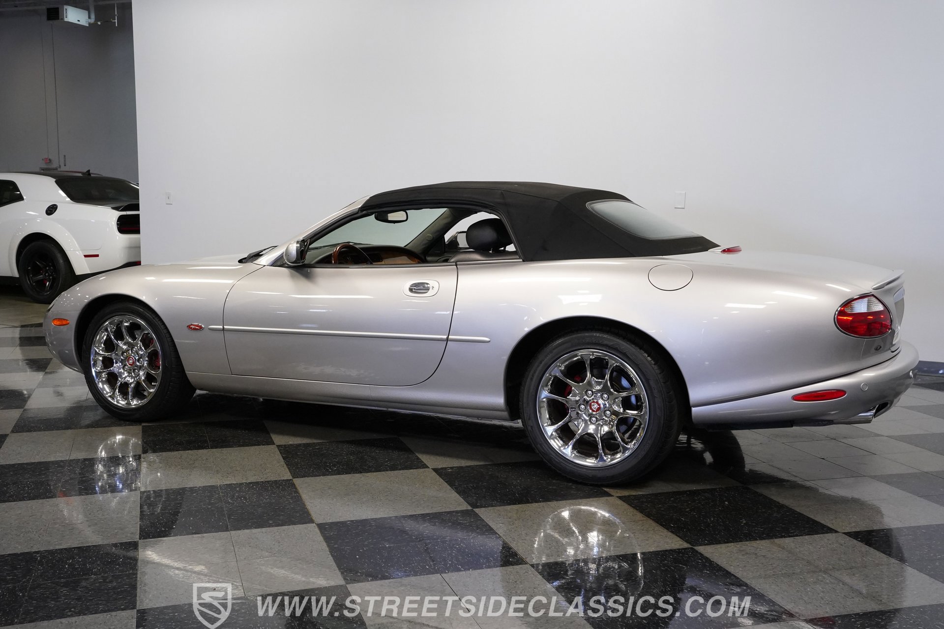 Used 2001 Jaguar XK8 Convertible image 8