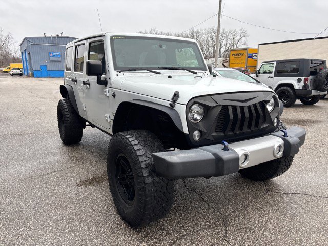 Used 2018 Jeep Wrangler Unlimited Sahara w/ Connectivity Group image 3