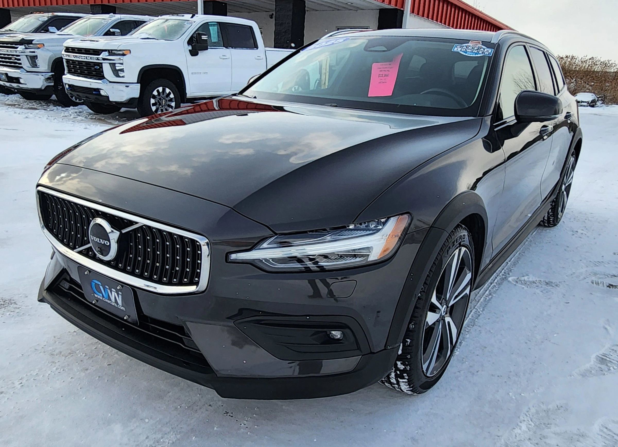 Used 2025 Volvo V60 B5 Cross Country Plus image 14