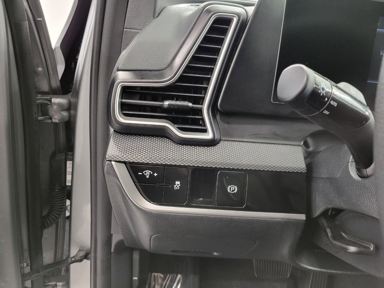 Used 2025 Kia Sportage LX image 11