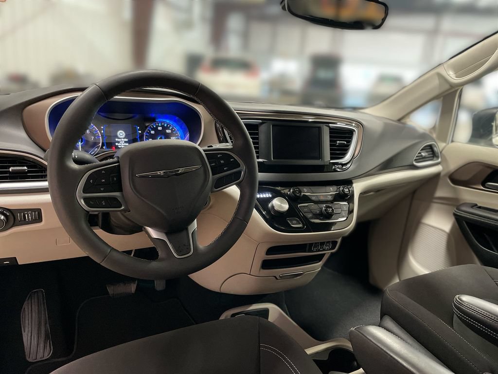 Used 2024 Chrysler Voyager LX FWD image 17