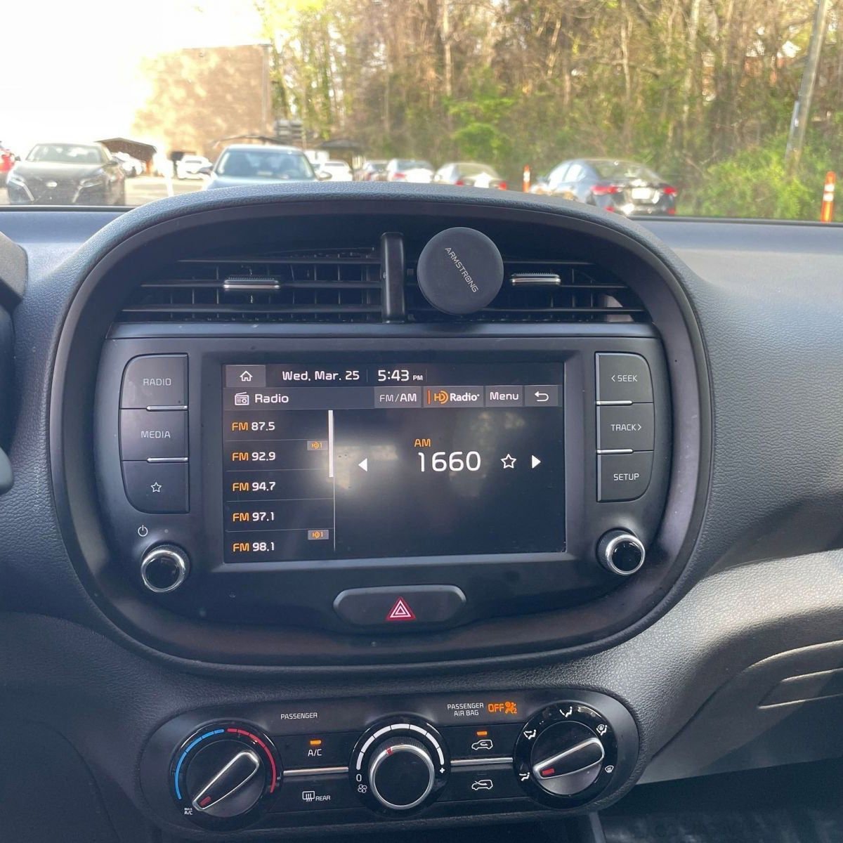 Used 2025 Kia Soul LX w/ LX Technology Package FWD image 17