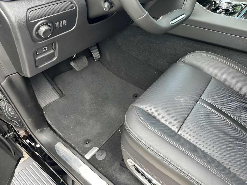New 2026 Jeep Grand Wagoneer L Summit AWD/4WD image 16