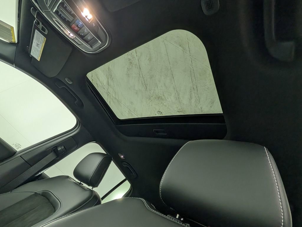 New 2025 Jeep Grand Cherokee Laredo image 31