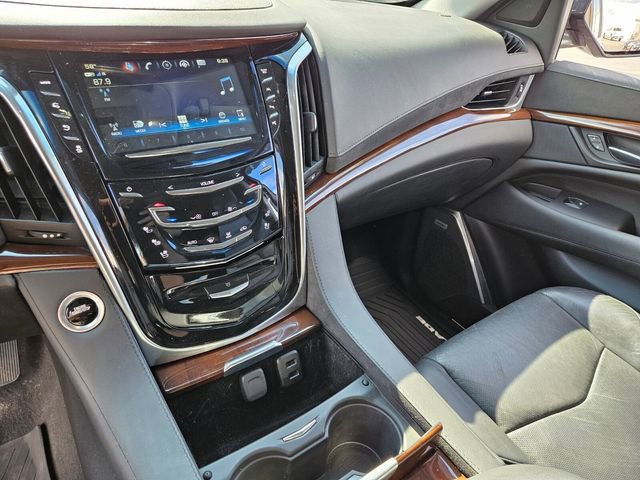 Used 2019 Cadillac Escalade Luxury AWD/4WD image 20