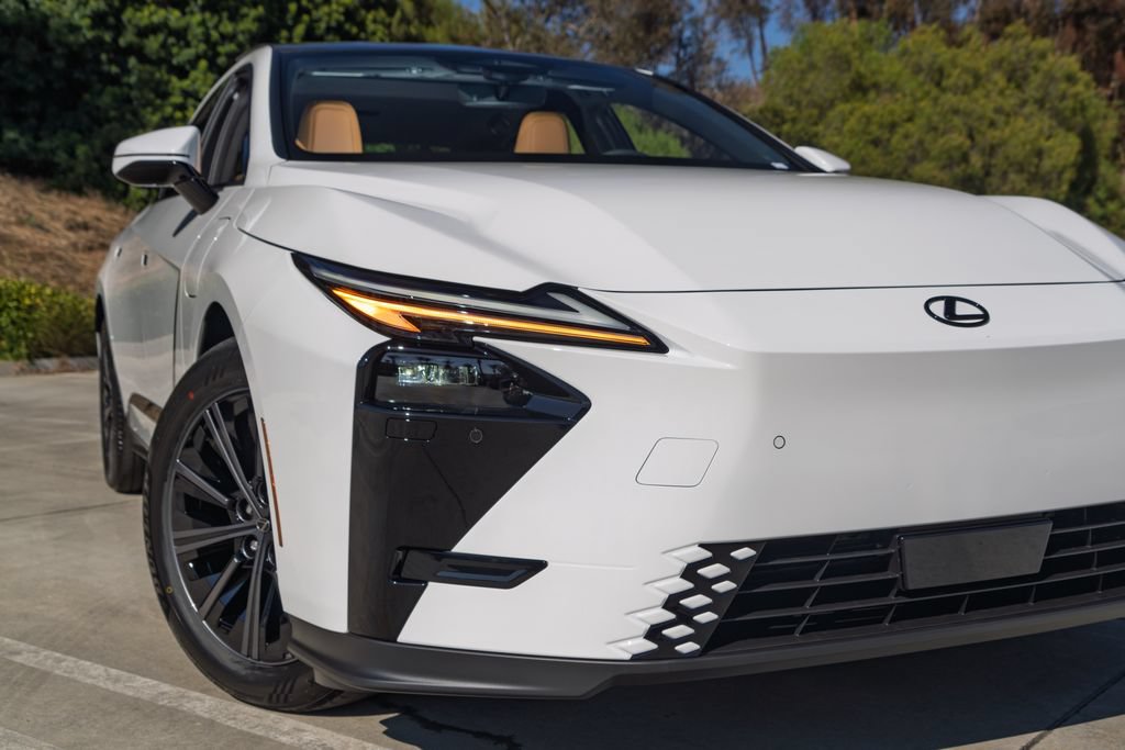 New 2026 Lexus ES 350e FWD image 6