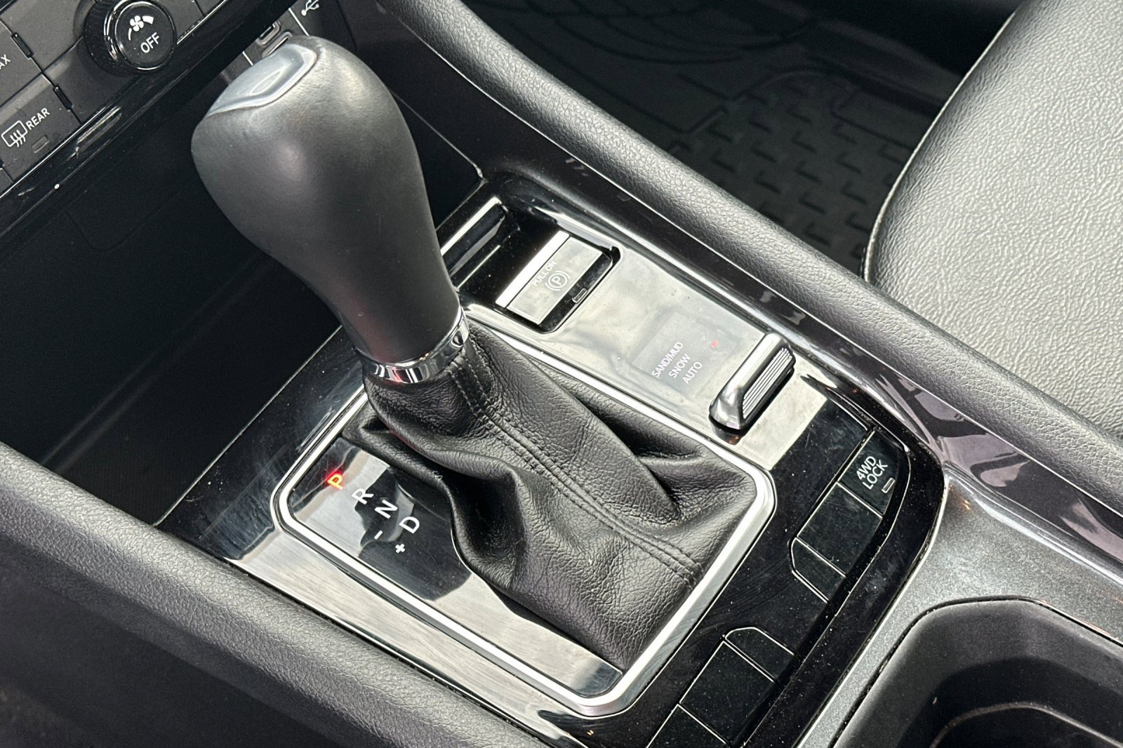 Used 2024 Jeep Compass Latitude image 32