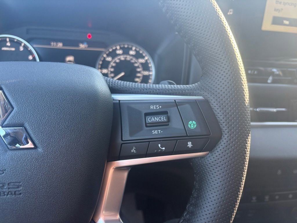 New 2026 Mitsubishi Outlander SE image 17