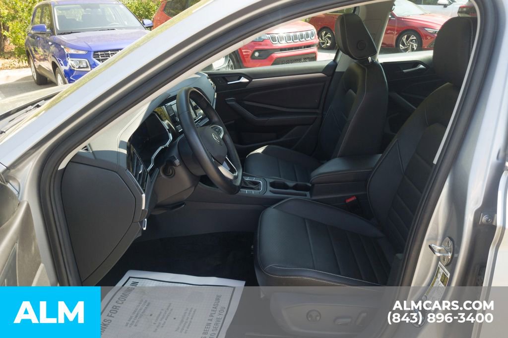 Used 2024 Volkswagen Jetta SE image 15