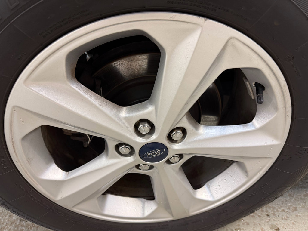 Used 2019 Ford Edge SE image 34