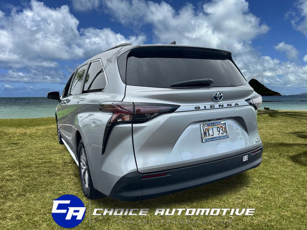 Used 2023 Toyota Sienna XLE image 5