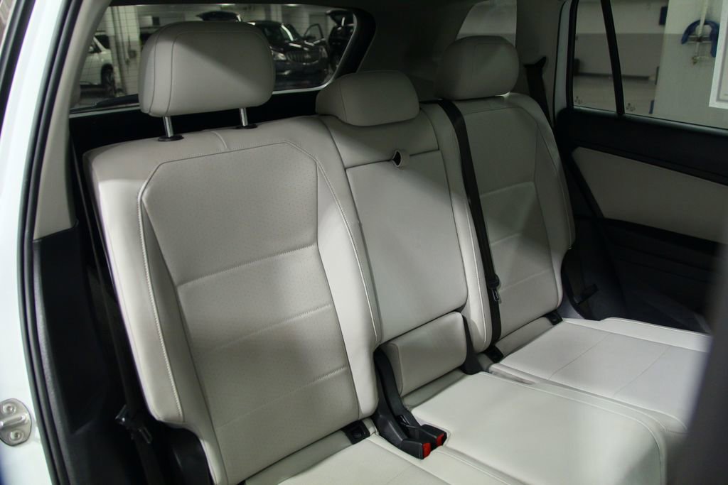 Used 2021 Volkswagen Tiguan SE w/ Panoramic Sunroof Package AWD/4WD image 24