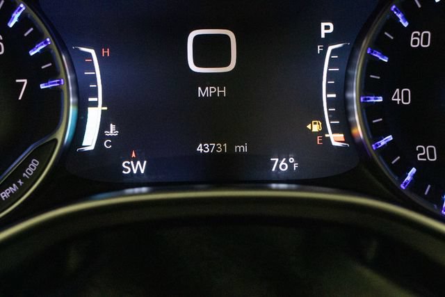 Used 2024 Chrysler Pacifica Touring-L FWD image 32