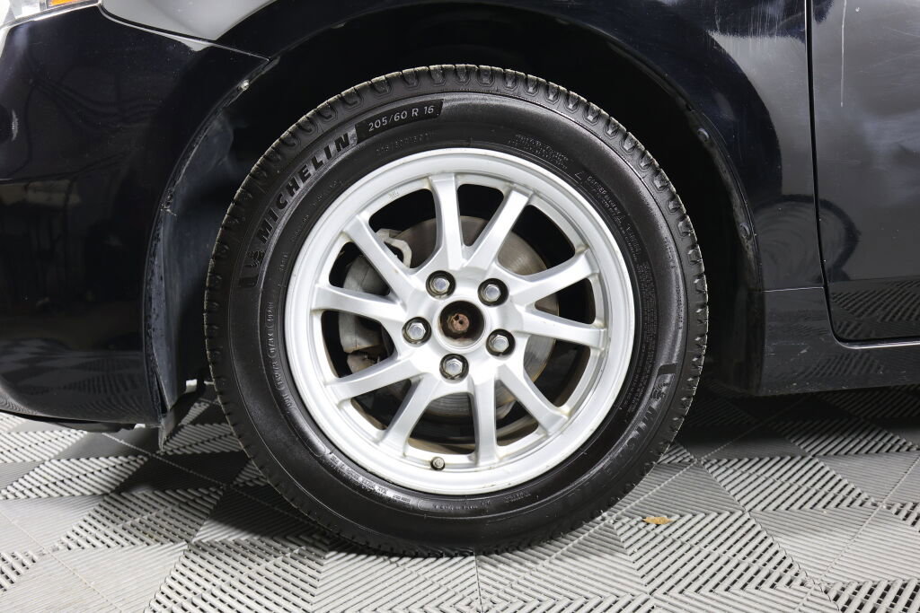 Used 2014 Toyota Prius V Two image 9