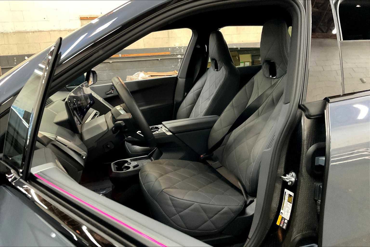 Used 2025 BMW iX M60 image 28