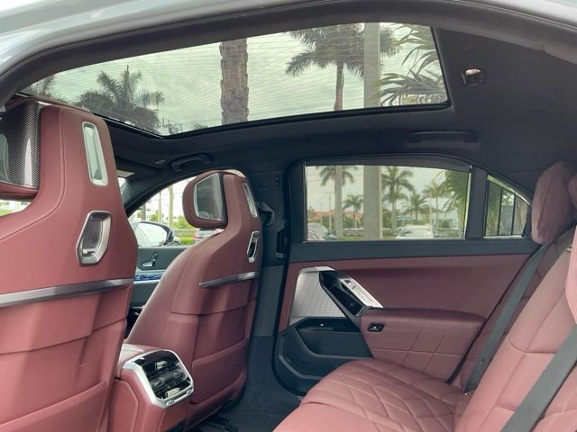 Used 2023 BMW i7 xDrive60 AWD/4WD image 12