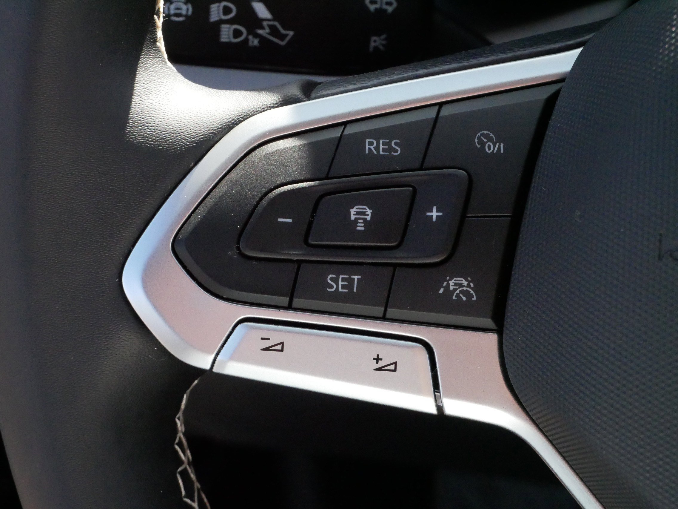 Certified 2023 Volkswagen Taos SE w/ Black Wheel Package image 26