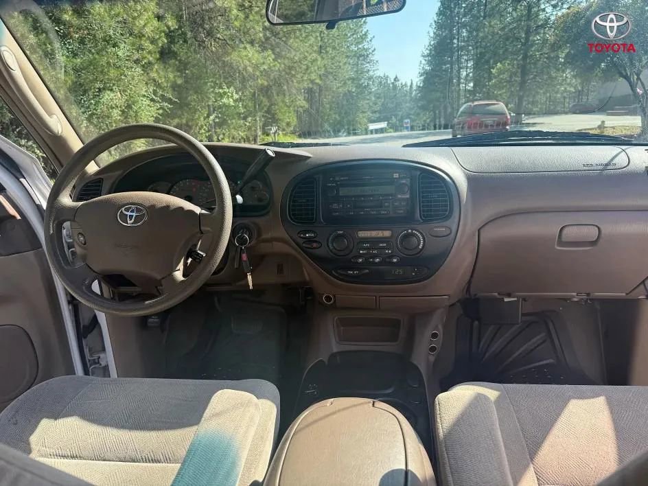 Used 2003 Toyota Sequoia SR5 RWD image 15
