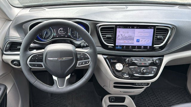 Certified 2024 Chrysler Pacifica Touring-L AWD/4WD image 27