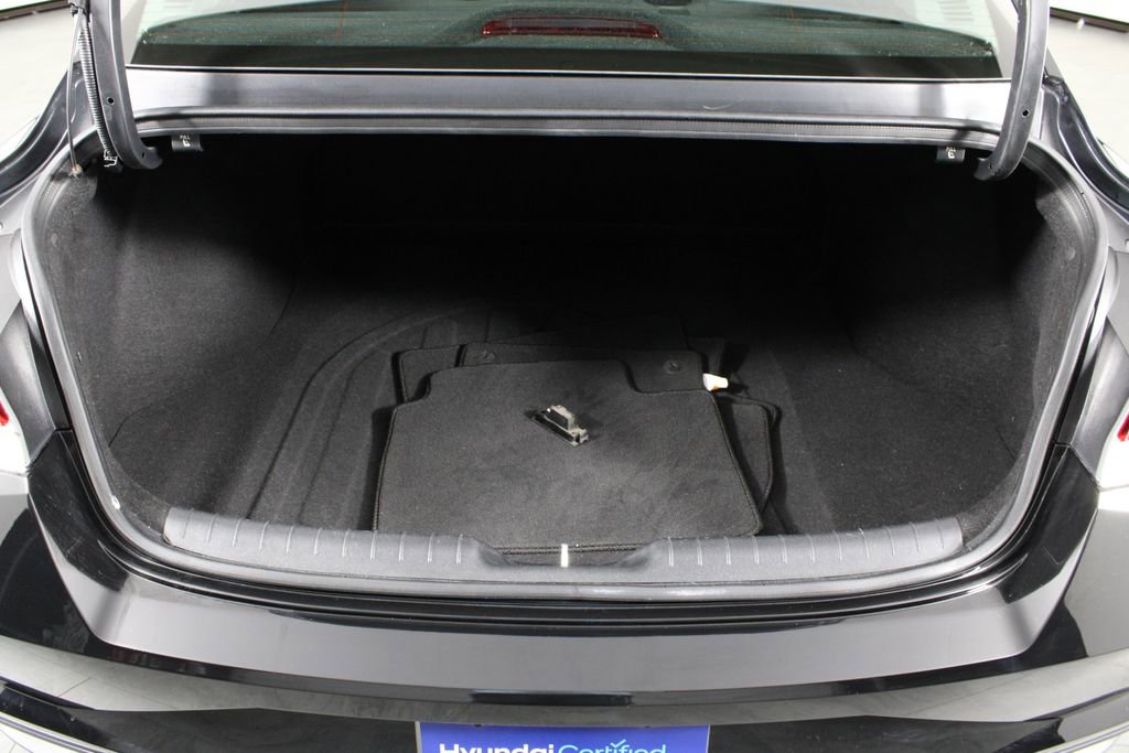 Certified 2021 Hyundai Elantra SEL w/ Convenience Package image 14