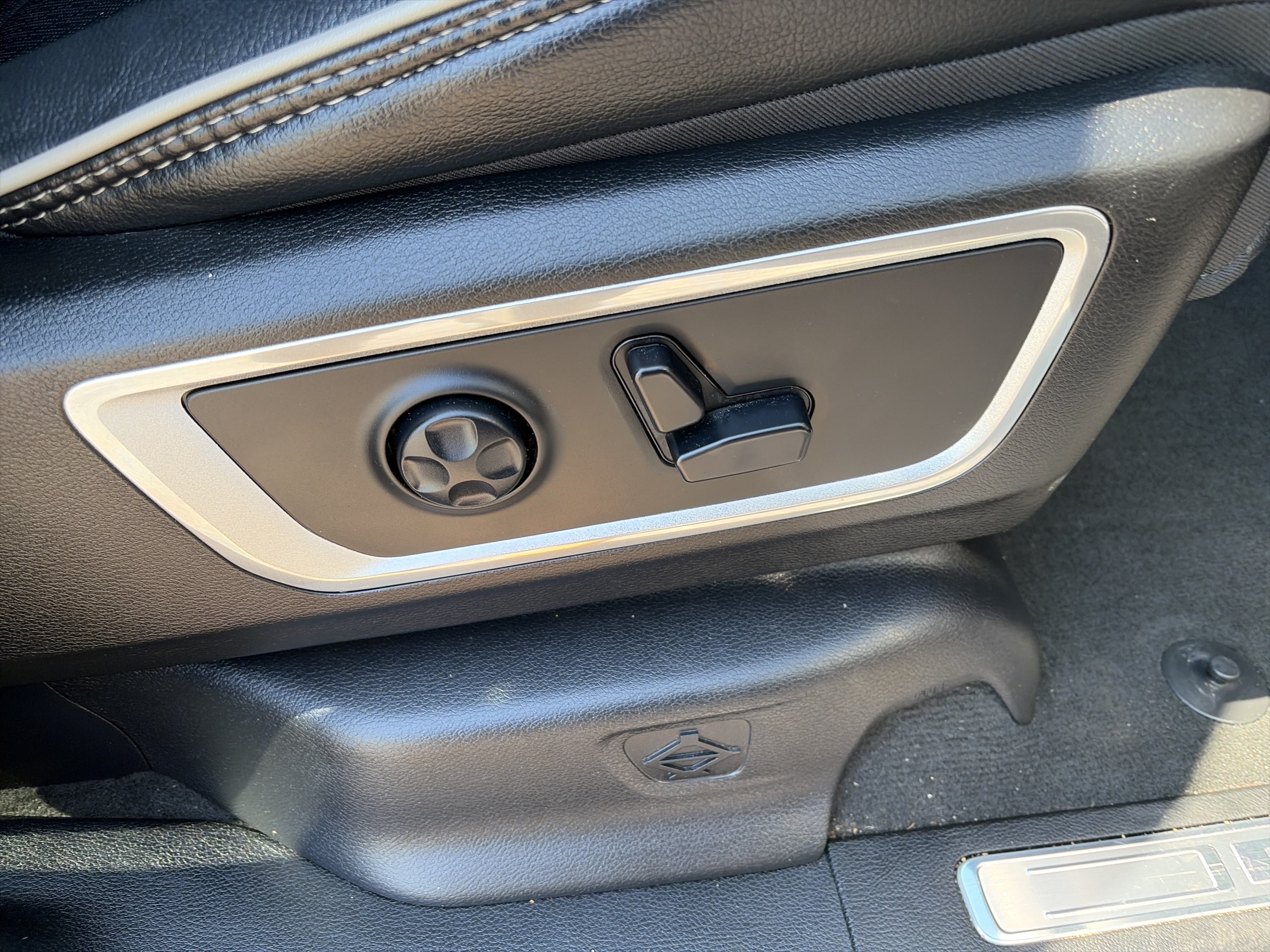 Used 2020 RAM 1500 Laramie AWD/4WD image 19