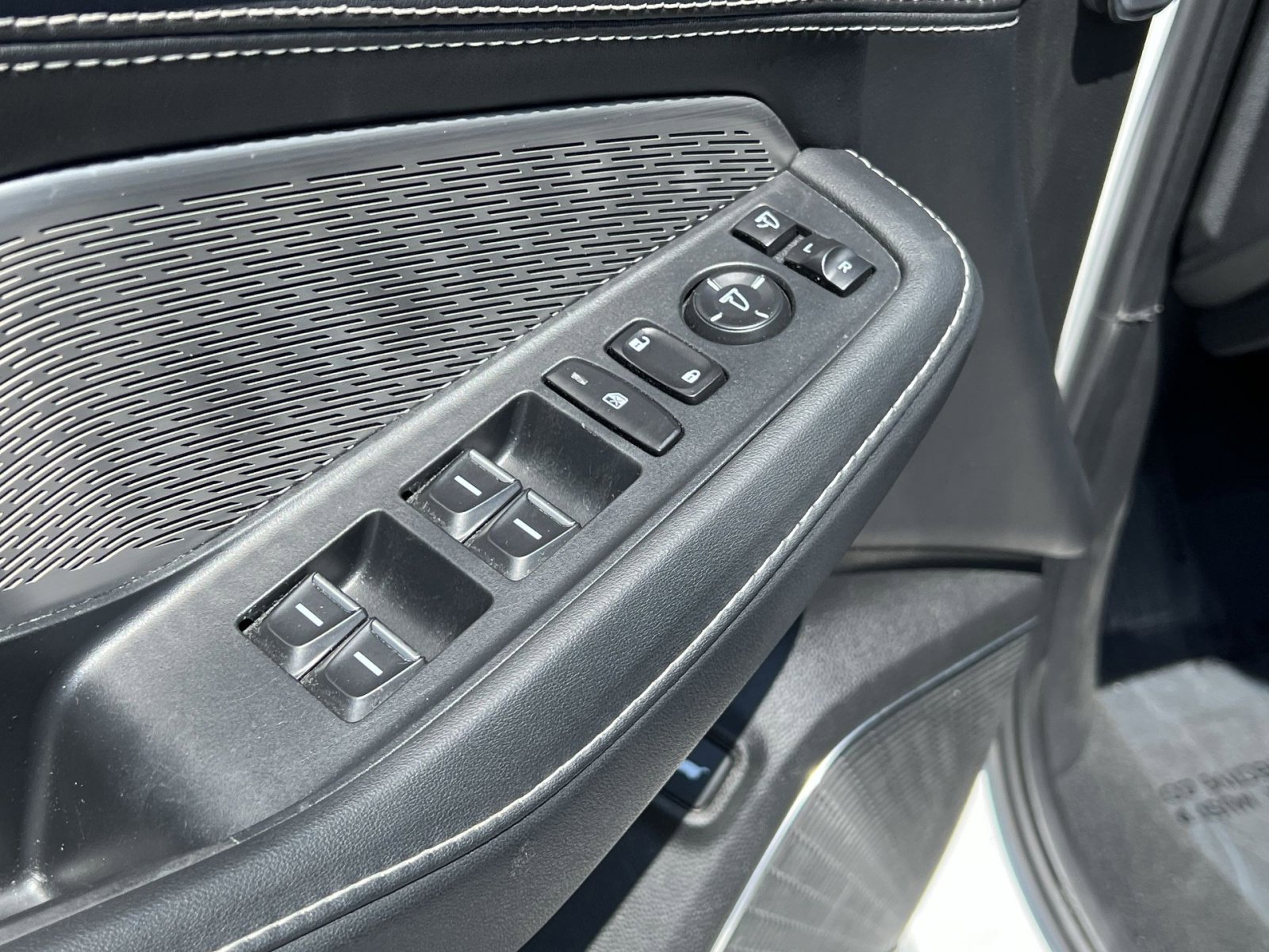 Used 2023 Acura MDX SH-AWD w/ Advance Package image 16